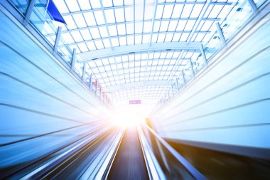 Şangay 'da boş yürüyen merdivenli modern mimari