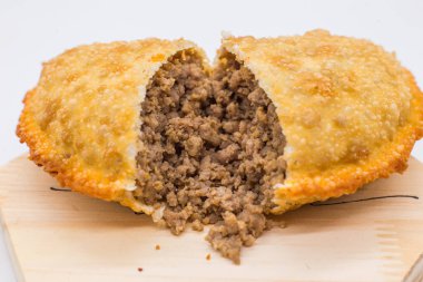 Lezzetli, süper doldurulmuş etli börek.