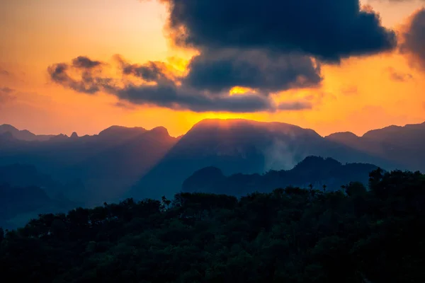 Piękny Krajobraz Górach Wschodzie Słońca — Zdjęcie stockowe