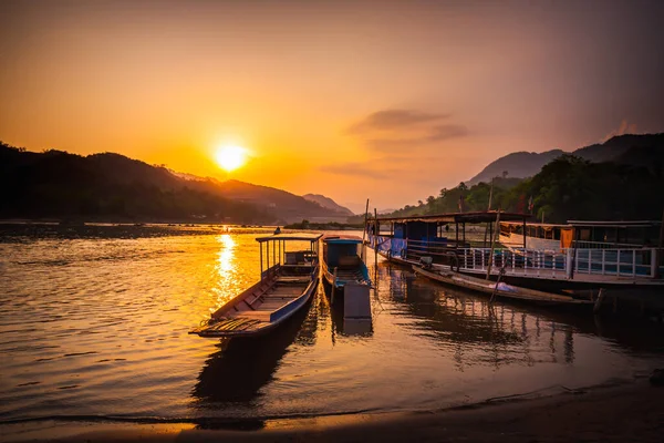 Fischerboote Auf Dem Mekong Bei Sonnenuntergang — Stockfoto