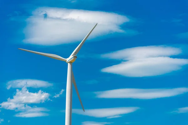 Ветряная Турбина Подаваемой Ветряной Электростанции Генерирующей Электрическую Энергию — стоковое фото