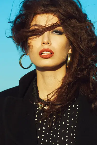 Concepto Moda Italiana Preciosa Mujer Joven Con Pelo Largo Brillante —  Fotos de Stock