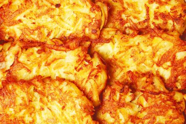 Patates püresi parçaları bir arada. Köy tarzı. Amerikan, Ukraynalı, Litvanyalı, İrlandalı, Alman mutfağı. Kapatın. Kapalı çekim