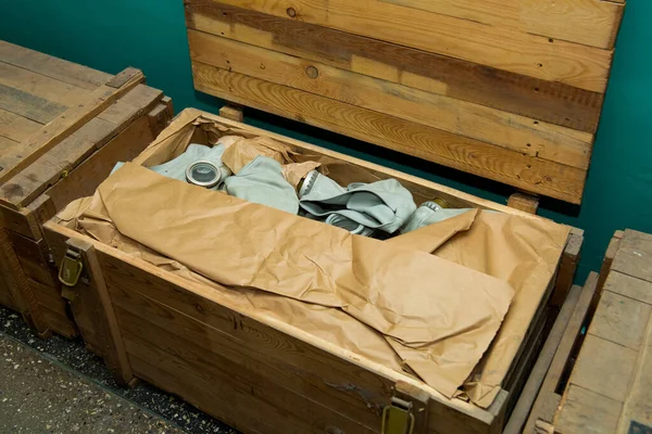 Radziecka Maska Gazowa Drewnianym Pudełku Magazyn Radzieckiego Sprzętu Ochronnego — Zdjęcie stockowe