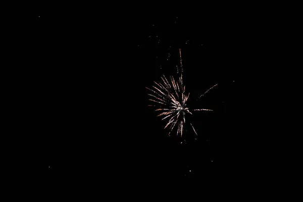 밤하늘의 불꽃놀이 — 스톡 사진