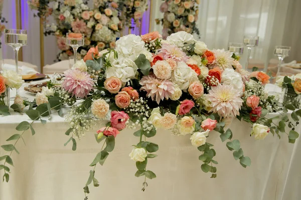 Прекрасный Нежный Букет Свадебном Столе Элегантный Свадебный Декор — стоковое фото