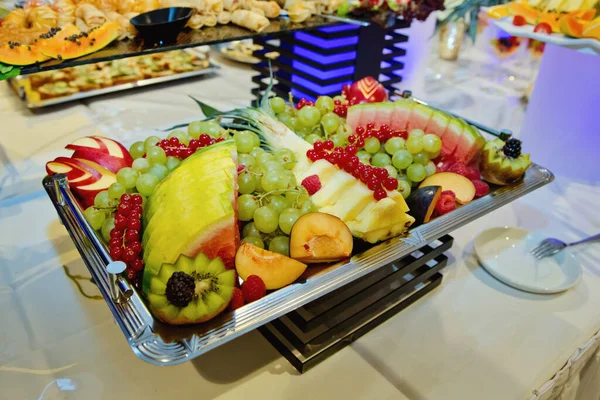 Comida Europea Catering Buffet Diferentes Tipos Frutas Frescas Concepto Fiesta — Foto de Stock