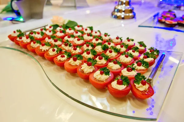 Comida Europea Catering Buffet Mitades Tomate Con Queso Crema Concepto — Foto de Stock