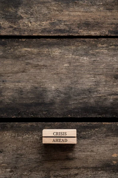 Dva Vrstvené Dřevěné Kolíky Nápisem Krize Před Sebou Umístěné Tvarovaném — Stock fotografie