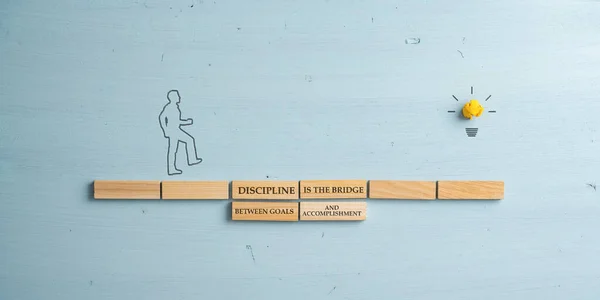 Disciplína Most Mezi Góly Znamení Úspěchu Napsaný Mostě Dřevěných Kolíků — Stock fotografie