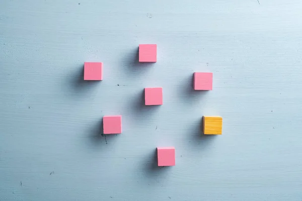 Egyszerű Sima Blokk Egy Csoport Sok Rózsaszín Fogalmi Kép Egyediségről — Stock Fotó