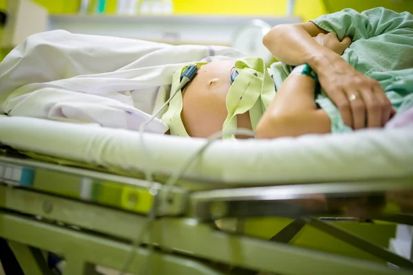 Low Angle View Pregnant Woman Lying Hospital Bed Baby Heart — Stock Photo, Image