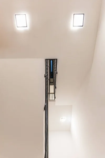 Wroclaw Polônia Junho 2022 Uma Escadaria Muito Brilhante Com Lâmpadas — Fotografia de Stock