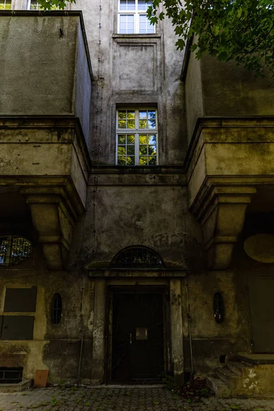 Wroclaw Poland June 2022 Outdoor Facade Ruins Old Hospital Urban — Stock Photo, Image