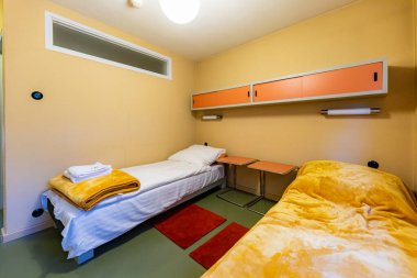 Wroclaw, Polonya - Haziran 2022: Eyalet İş Denetleme Merkezi 'nin eğitim merkezinin bir parçası olan tarihi Park Hotel' in içi