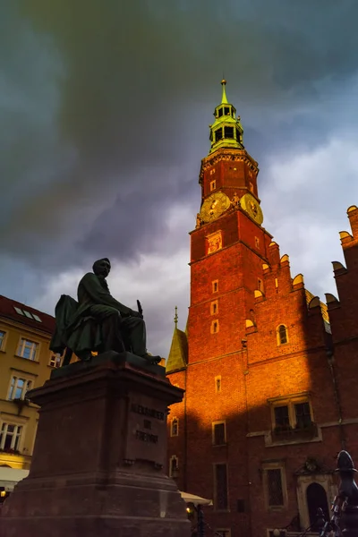 Wroclaw Lengyelország Szeptember 2022 Magas Kiemelte Napóra Torony Városháza Piactéren — Stock Fotó