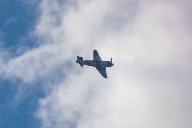 Leszno, Polonya - 17 Haziran 2023: Antidotum Airshow Leszno 2023 ve tek başına uçan helikopter ve uçakların gösterimi