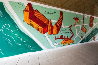 Wroclaw, Polonya - 6 Haziran 2023: İçinde Kamil Tobiasz 'ın yaptığı güzel ve renkli sokak resimleri olan küçük bir tünel duvarı