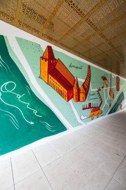 Wroclaw, Polonya - 6 Haziran 2023: İçinde Kamil Tobiasz 'ın yaptığı güzel ve renkli sokak resimleri olan küçük bir tünel duvarı