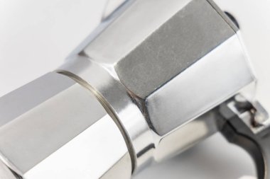 Klasik alüminyum metalik kahve demliği.