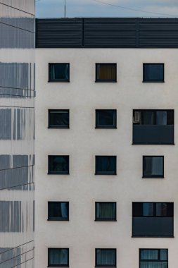 Wroclaw, Polonya - 12 Kasım 2023: Yeni modern malikanedeki Centrum Poludniowe Gwiazdzista binasının modern cephesinin güzel manzarası