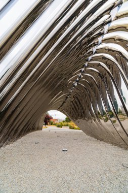 Wroclaw, Polonya - 3 Temmuz 2024: Wrocaw 'daki Daliowa Adası' nda Oskar Zieba 'nın NAWA Heykeli