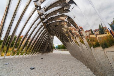 Wroclaw, Polonya - 3 Temmuz 2024: Wrocaw 'daki Daliowa Adası' nda Oskar Zieba 'nın NAWA Heykeli