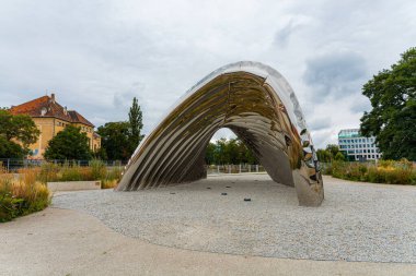 Wroclaw, Polonya - 3 Temmuz 2024: Wrocaw 'daki Daliowa Adası' nda Oskar Zieba 'nın NAWA Heykeli