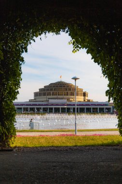 Wroclaw, Polonya - 18 Temmuz 2024: Wroclaw 'daki Centennial Hall and Fountain