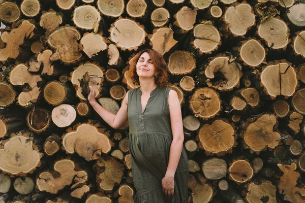 Beautiful Pregnant Woman Felled Trees Happily Expecting Baby Happy Time — Stock Photo, Image