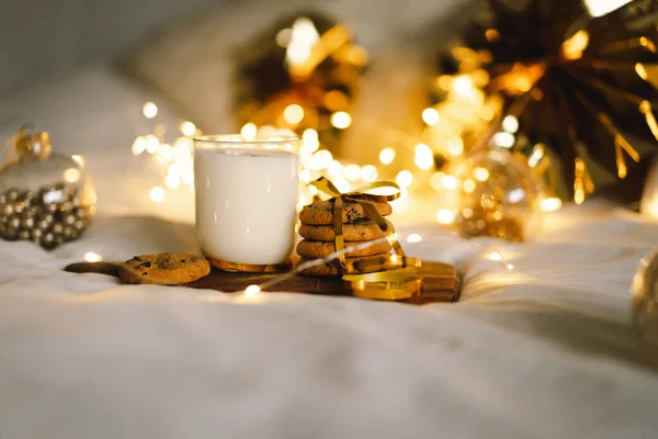 Рождественское Печенье Стакан Теплого Молока Зимний Праздник Санта Завтрак Праздник — стоковое фото