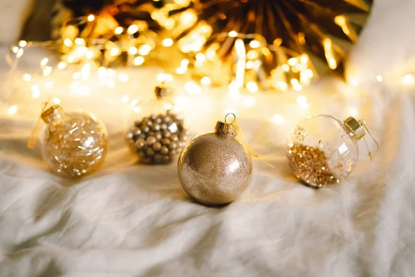 Noel Kompozisyonu Noel Altın Topları Süslemeleri Noel Bayramı Kutlaması Yeni — Stok fotoğraf