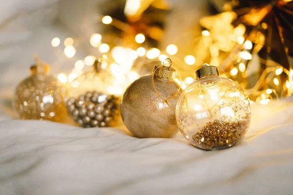 Noel Kompozisyonu Noel Altın Topları Süslemeleri Noel Bayramı Kutlaması Yeni — Stok fotoğraf