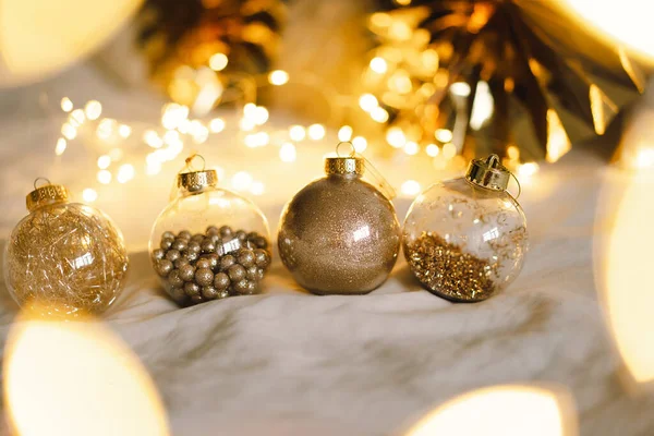 Weihnachtskomposition Weihnachten Goldene Kugeln Und Dekorationen Weihnachtsfeier Neujahrskonzept — Stockfoto