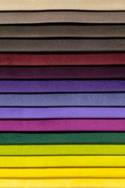 Doku kataloğu. Çok renkli kumaş örneklerinin kataloğu. Tekstil endüstrisi geçmişi. Renkli pamuk kumaş. Doku kataloğu. Kanepenin rengini seçer. Tekstil endüstrisi geçmişi. Palet