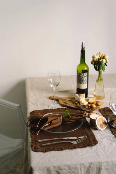 Vintage Table Setting Linen Napkins Floral Decorations Close Cozy Calm — Stok fotoğraf