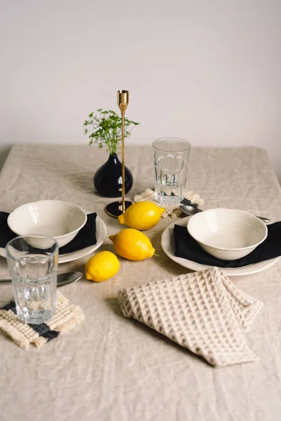 Vintage Table Setting Linen Napkins Yellow Lemons Decoration Table Close — Stock fotografie