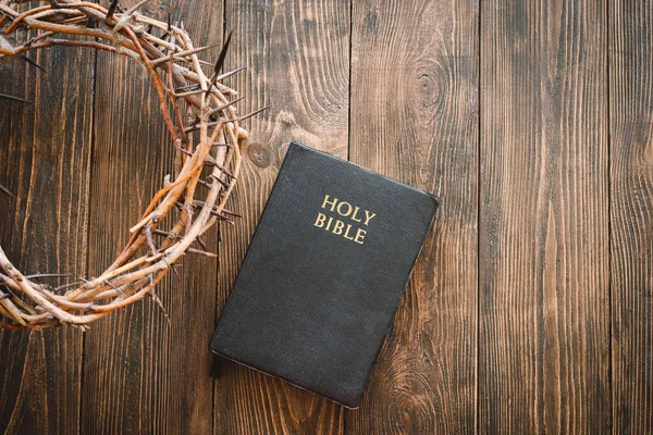Crown Thorns Holy Bible Book Wood Background Copy Space Concept — Stock Photo, Image