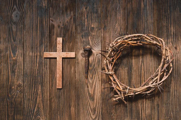 Jesus Crown Thorns Nagels Kruis Een Houten Achtergrond Kruisiging Van — Stockfoto