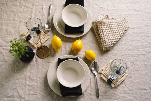 Vintage Table Setting Linen Napkins Yellow Lemons Decoration Table Close — Fotografia de Stock