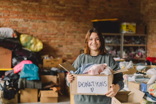Volunteer Teengirl Preparing Donation Boxes People Donation Clothing Refugees Support — Stock Photo, Image