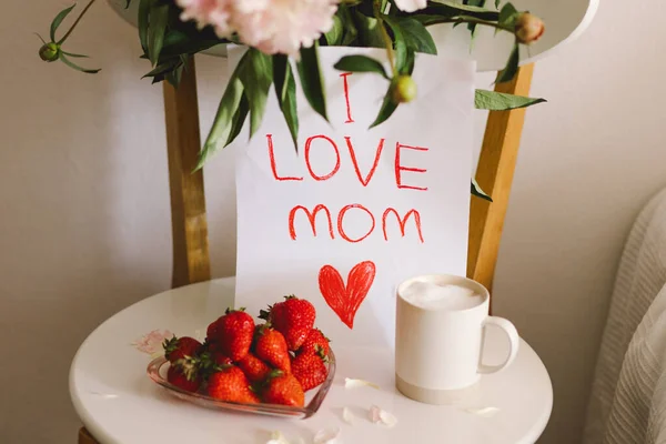 Pequeno Almoço Para Dia Das Mães Placa Branca Forma Coração — Fotografia de Stock