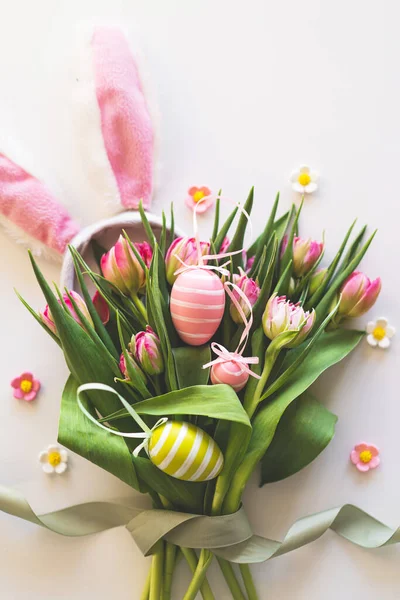 Feliz Pascua Elegantes Huevos Pascua Teñidos Con Flores Primavera Sobre — Foto de Stock