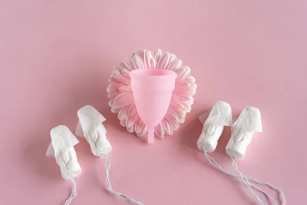 Tampões Xícara Menstrual Fundo Rosa Copo Menstrual Tampões Zero Resíduos — Fotografia de Stock