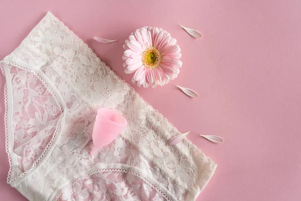 Szilikon Menstruációs Csésze Női Egészség Alternatív Higiénia Kupa Virággal Rózsaszín — Stock Fotó