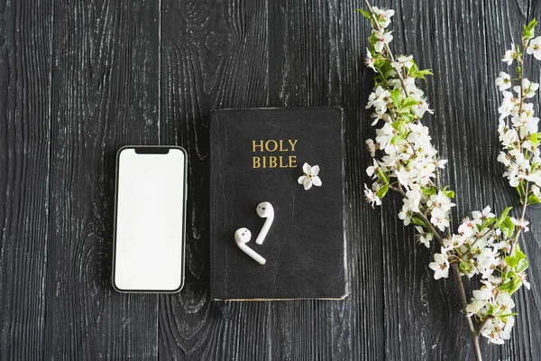 stock image Study Bible worship online concept. Church online Sunday new normal concept. Bible, cell phone and earbuds on a wood background. Home church