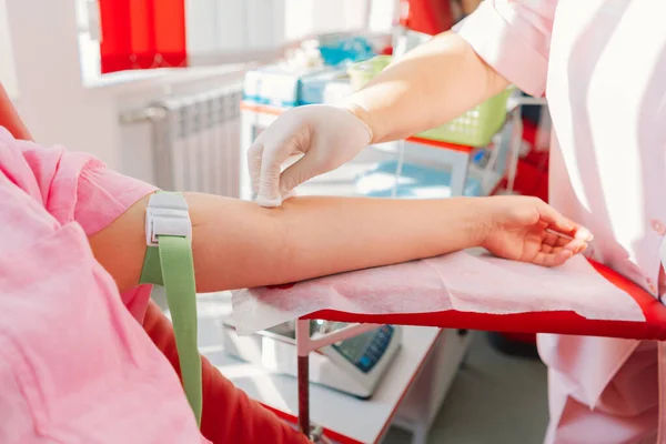 Wanita Muda Yang Mendonorkan Darah Rumah Sakit Donasi Darah — Stok Foto