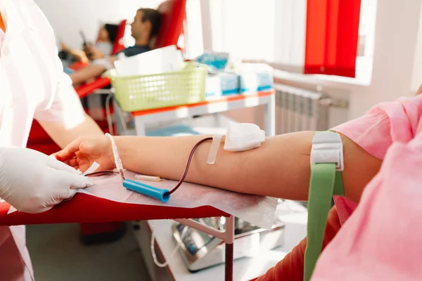 Wanita Muda Yang Mendonorkan Darah Rumah Sakit Donasi Darah — Stok Foto