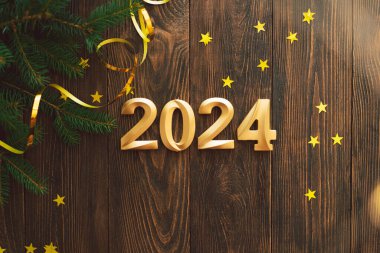 Mutlu yıllar 2024. Noel ağacı ve Noel süslemeleri olan bir Noel arkaplanı. Noel bayramı kutlaması. Yeni yıl konsepti..