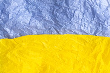 Ukrayna bayrağının mavi ve sarı renkli kağıtları. Mavi ve sarı renkler. Yakın çekim, arkaplan